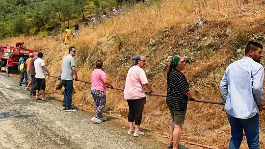 Kimisi şişeyle söndürdü, kimisi hortumu tuttu, kimisi su taşıdı