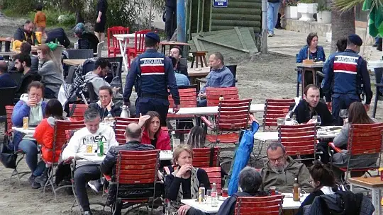 Kısıtlama kalktı, vatandaş sahillere akın etti