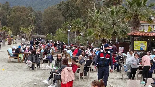 Kısıtlama kalktı, vatandaş sahillere akın etti