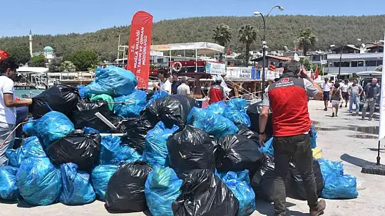 Kıyılardan ve denizden binlerce ton çöp çıktı