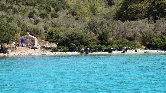 Kıyılardan ve denizden binlerce ton çöp çıktı