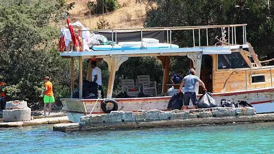 Kıyılardan ve denizden binlerce ton çöp çıktı