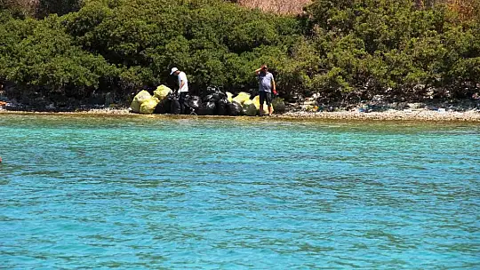 Kıyılardan ve denizden binlerce ton çöp çıktı