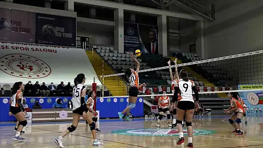 Kızlar 4'te 4 yaptı