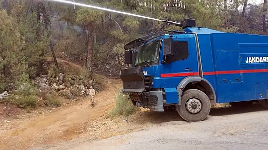 Komandolar karadan helikopterler havadan Bayır köyünü kurtarmaya çalışıyor