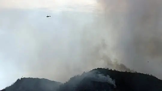 Komandolar karadan helikopterler havadan Bayır köyünü kurtarmaya çalışıyor