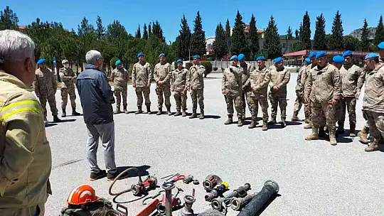 Komandolara yangın eğitimi