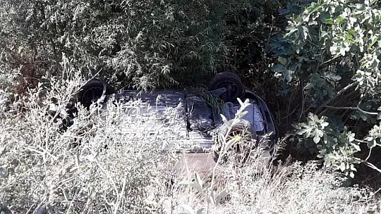 Kontrolden çıkan otomobil dere yatağına uçtu: 1'i ağır 3 yaralı