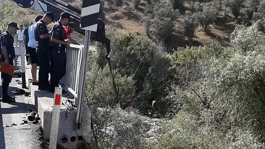 Kontrolden çıkan otomobil dere yatağına uçtu: 1'i ağır 3 yaralı