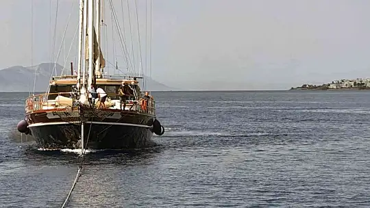 Kos açıklarında sürüklenen tekne Bodrum'a çekildi