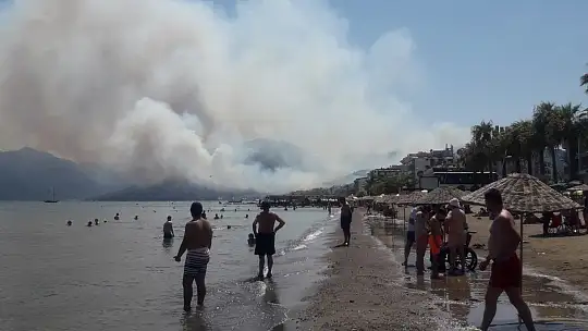 Kovayı, damacanayı kapan yangına koştu