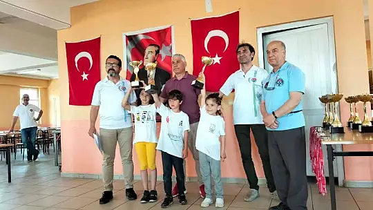 Köyceğiz'de 19 Mayıs Satranç Turnuvası ödül töreni ile tamamlandı