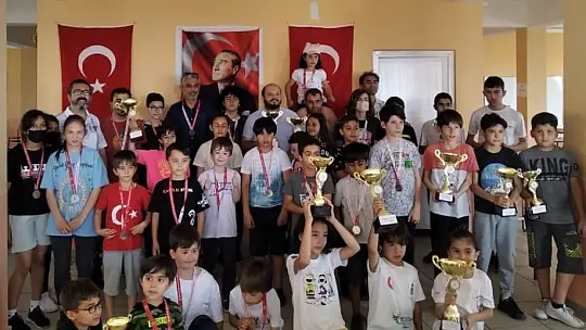 Köyceğiz'de 19 Mayıs Satranç Turnuvası ödül töreni ile tamamlandı