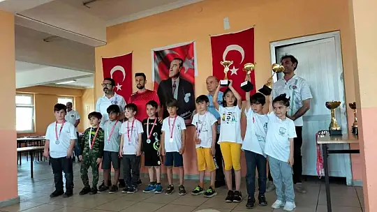 Köyceğiz'de 19 Mayıs Satranç Turnuvası ödül töreni ile tamamlandı