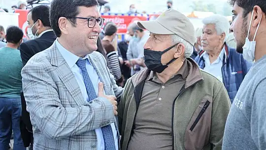 Köyceğiz'de 658 arıcıya 82 ton arı yemi dağıtıldı