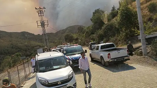 Köyceğiz'de alevler yerleşim yerlerini tehdit etmeye başladı