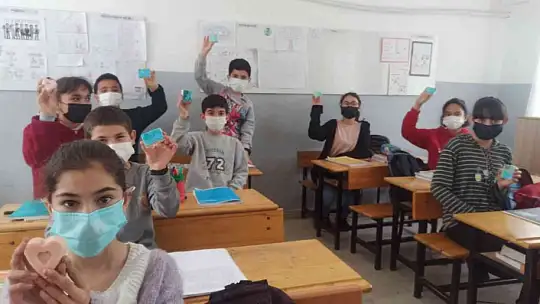 Köyceğiz'de atık yağ getiren öğrenciler sabunlara kavuştu