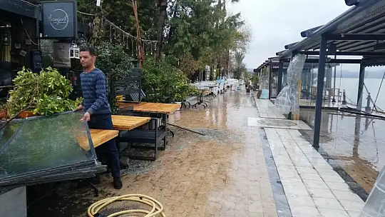 Köyceğiz'de fırtına etkili oldu