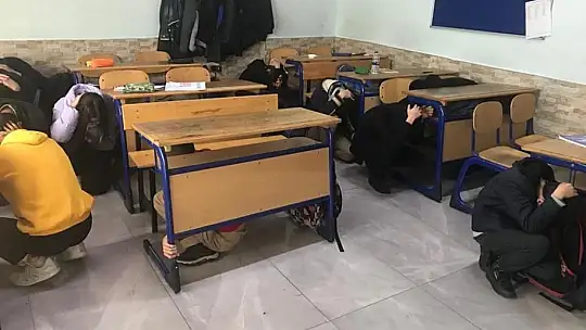 Köyceğiz'de gerçekleştirilen deprem tatbikatı gerçeği aratmadı