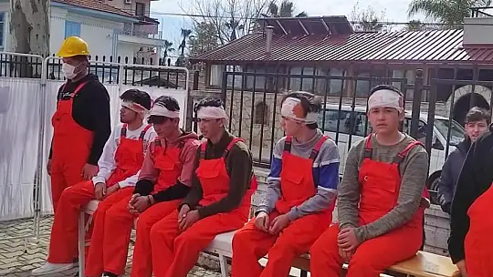 Köyceğiz'de gerçekleştirilen deprem tatbikatı gerçeği aratmadı