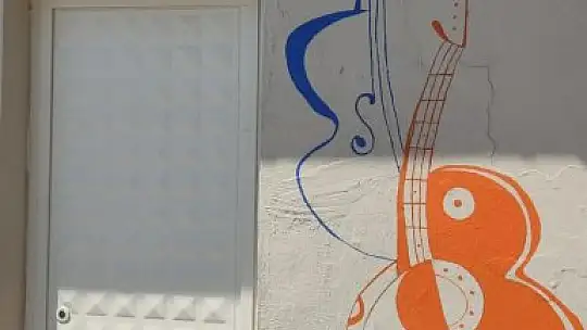 Köyceğiz'de hayırsever vatandaştan okula müzik sınıfı