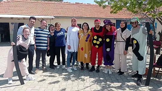 Köyceğiz'de İstanbullu öğrenciler şenlik düzenledi