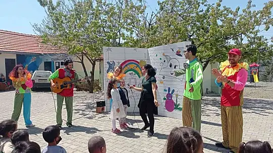 Köyceğiz'de İstanbullu öğrenciler şenlik düzenledi