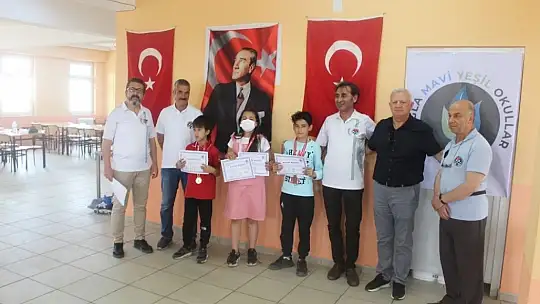 Köyceğiz'de Mavi Yeşil Okullar Projesi Satranç Turnuvası tamamlandı