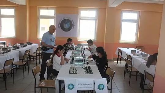 Köyceğiz'de Mavi Yeşil Okullar Projesi Satranç Turnuvası tamamlandı