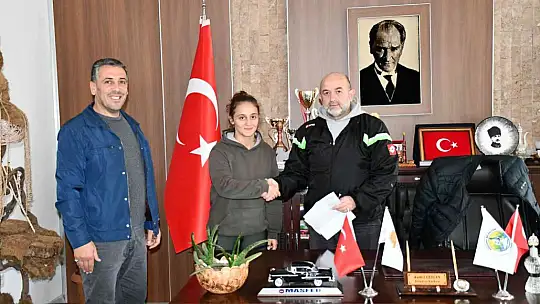 KÖYCEĞİZ'DE MİLLİ GÜREŞÇİ İLYASOĞLU SÖZLEŞME İMZALADI