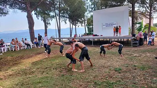 Köyceğiz'de minik pehlivanlar güreş tuttu