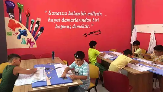 Köyceğiz'de miniklerin yaptığı model uçaklar uçmaya hazır