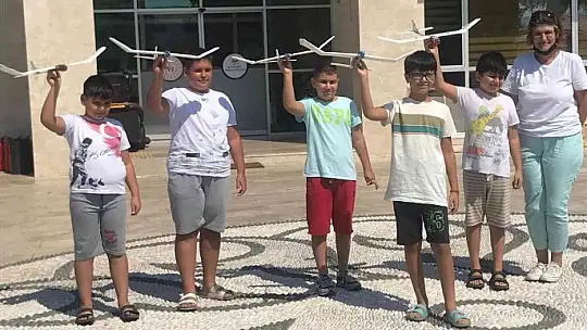 Köyceğiz'de miniklerin yaptığı model uçaklar uçmaya hazır