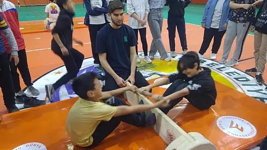 KÖYCEĞİZ'DE ÖĞRENCİLER GELENEKSEL SPOR OYUNLARI İLE TANIŞTI