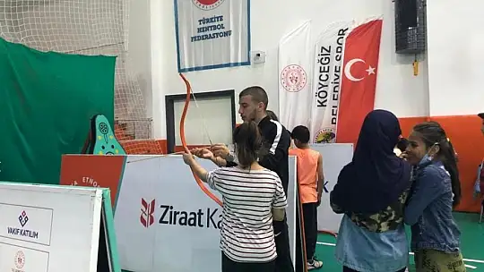 KÖYCEĞİZ'DE ÖĞRENCİLER GELENEKSEL SPOR OYUNLARI İLE TANIŞTI