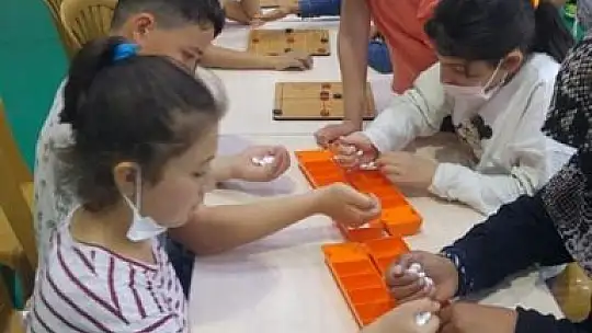 KÖYCEĞİZ'DE ÖĞRENCİLER GELENEKSEL SPOR OYUNLARI İLE TANIŞTI