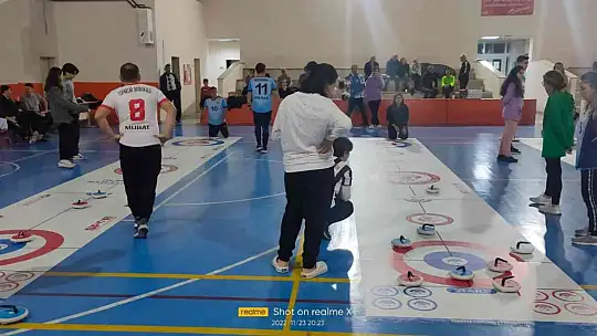 KÖYCEĞİZ'DE ÖĞRETMENLER ARASINDA FLOOR CURLİNG TURNUVASI YAPILDI