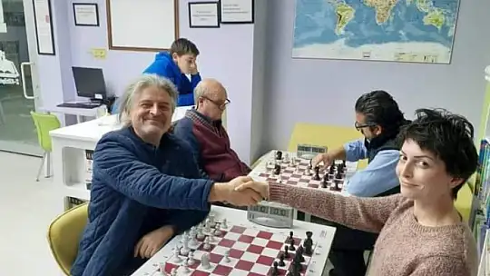 KÖYCEĞİZ'DE ÖĞRETMENLER SATRANÇ TURNUVASINDA MÜCADELE ETTİ