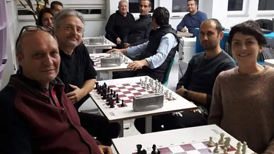 KÖYCEĞİZ'DE ÖĞRETMENLER SATRANÇ TURNUVASINDA MÜCADELE ETTİ
