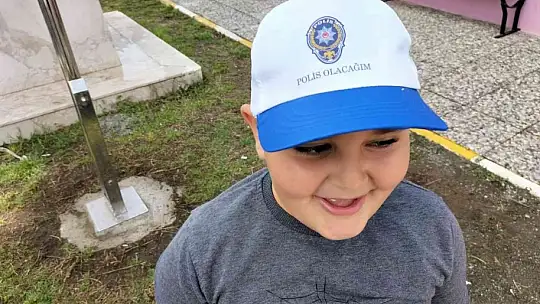 Köyceğiz'de polisler minikleri sevindirdi