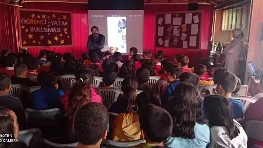 KÖYCEĞİZ'DE YAZAR KARA ÖĞRENCİLERLE BULUŞTU