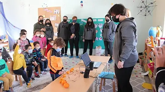 Köyceğiz Fen Lisesi öğrencilerinden miniklere ziyaret