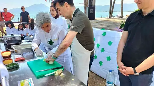 Köyceğiz festivalinde yöneticiler önlük taktı