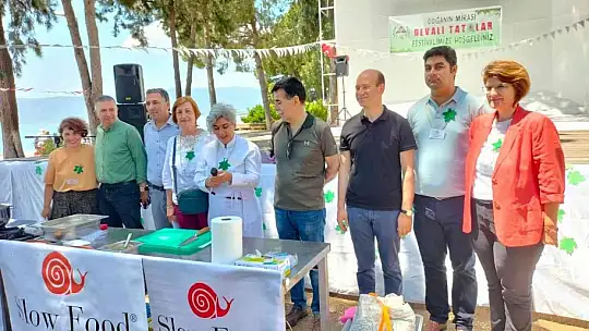 Köyceğiz festivalinde yöneticiler önlük taktı