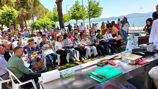 Köyceğiz festivalinde yöneticiler önlük taktı