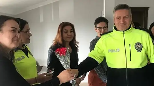 Köyceğiz İlçe Emniyet Müdürlüğünden kadın personele kahvaltı sürprizi