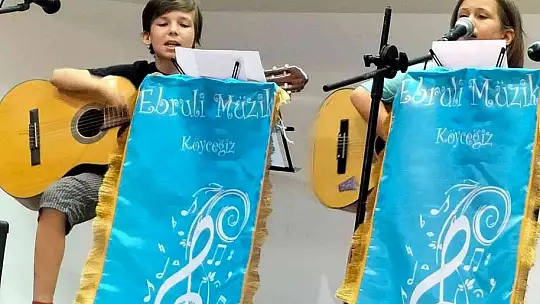 Köyceğiz'in minik müzisyenleri konser verdi