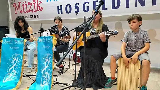 Köyceğiz'in minik müzisyenleri konser verdi