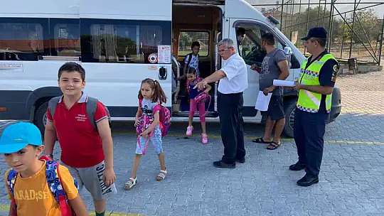 KÖYCEĞİZ JANDARMASI OKUL SERVİS ARAÇLARI DENETİMLERİNE BAŞLADI