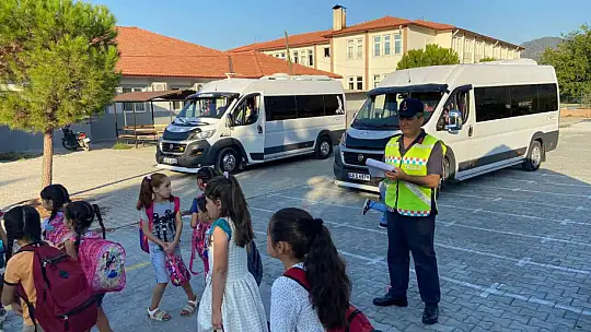 KÖYCEĞİZ JANDARMASI OKUL SERVİS ARAÇLARI DENETİMLERİNE BAŞLADI